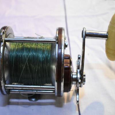 Lot B-112: Vintage Penn Senator 4/0 Special Reel