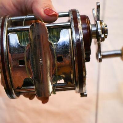 Lot B-112: Vintage Penn Senator 4/0 Special Reel