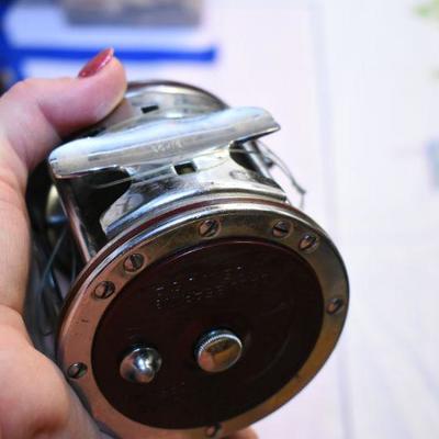 Lot B-112: Vintage Penn Senator 4/0 Special Reel