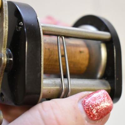 Lot B-115: Vintage Ocean City Reel in Box and Vintage Pflueger Supreme Reel