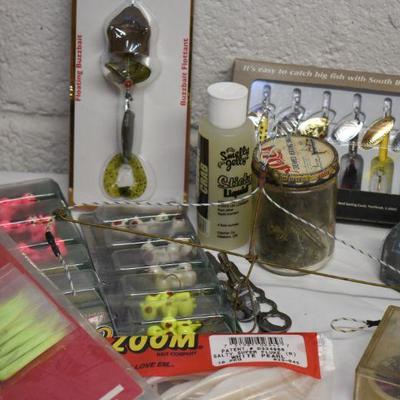 Lot B-119: Collection of New and Vintage Fishing