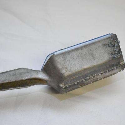 Lot B-119: Collection of New and Vintage Fishing
