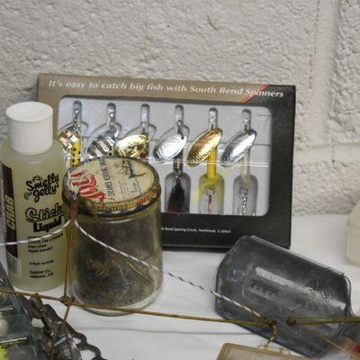 Lot B-119: Collection of New and Vintage Fishing