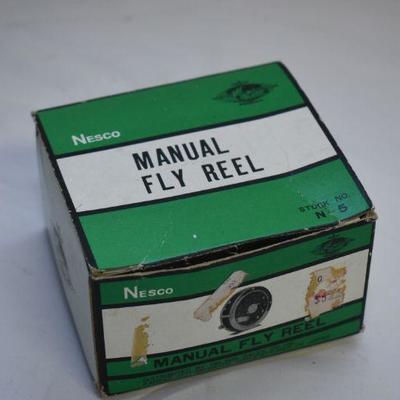 Lot B-137: Vintage Nesco Manual Fly Reel