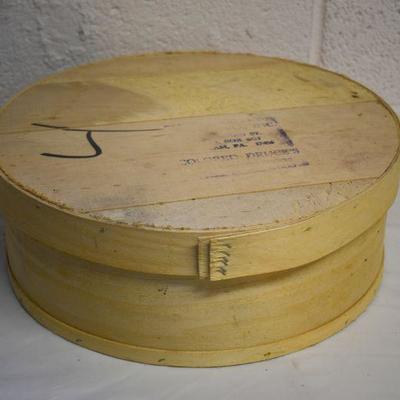 Lot B-140: Vintage Wisconsin Commercial Wooden Cheese Band Box 