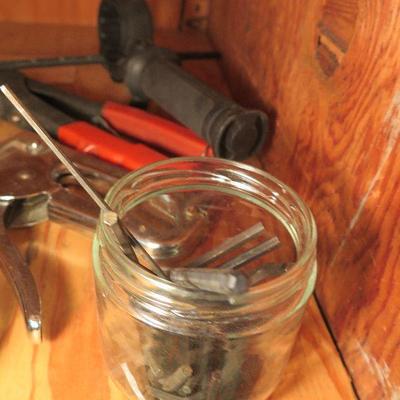 Lot B-193:  Tools
