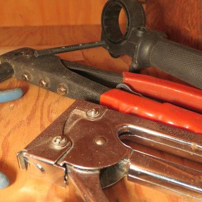 Lot B-193:  Tools