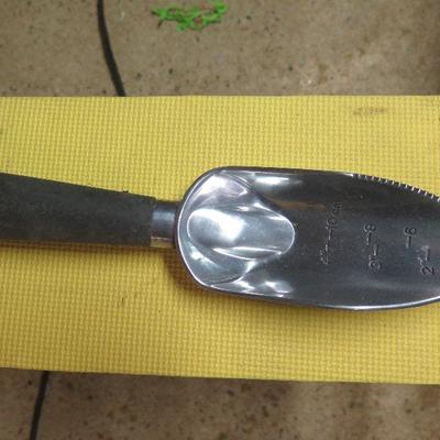Lot B188:  Gardeners Bench