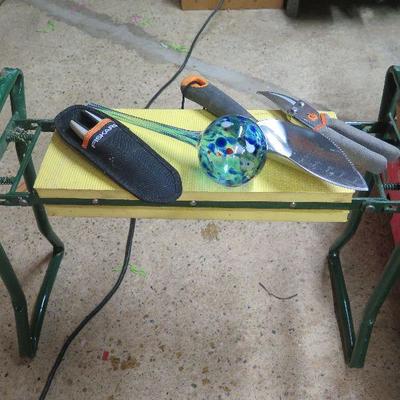 Lot B188:  Gardeners Bench