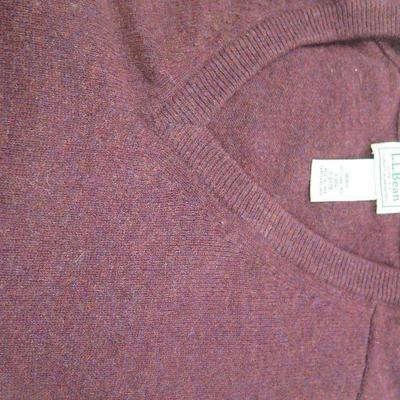 Lot B203:   Men's Sweaters