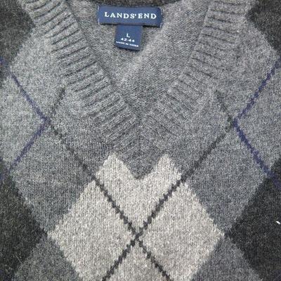 Lot B203:   Men's Sweaters