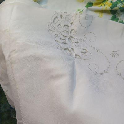 Lot B233:  Vintage Linens