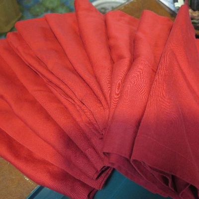 Lot B235:  Linens