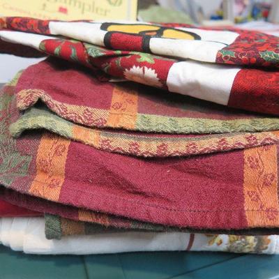 Lot B235:  Linens
