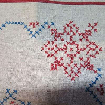 Lot B238:  Vintage Linens