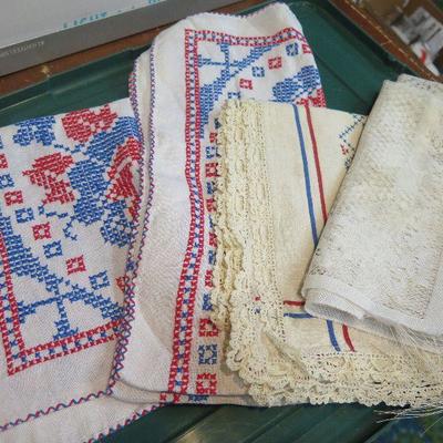 Lot B238:  Vintage Linens