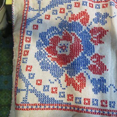 Lot B238:  Vintage Linens