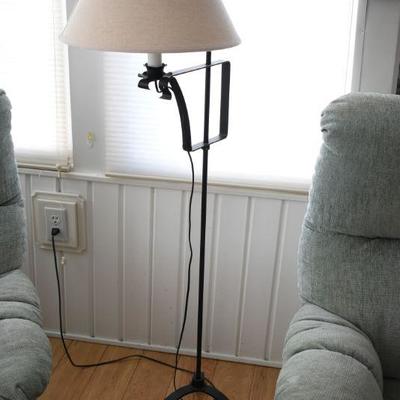 Lot H-1: Metal Standing Lamp