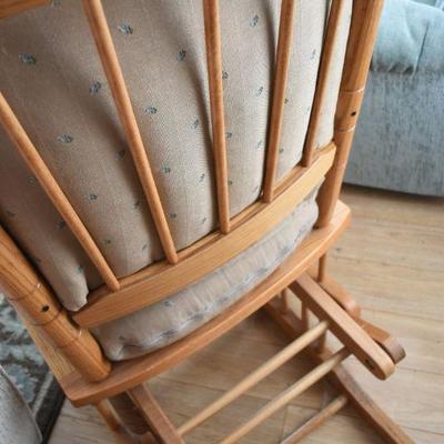 Lot H-3: Oak Glider