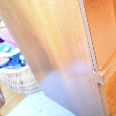 Lot H-8: Mid Century Side Table