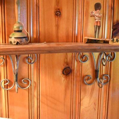 Lot H-17: Set of 3 Accent Shelves