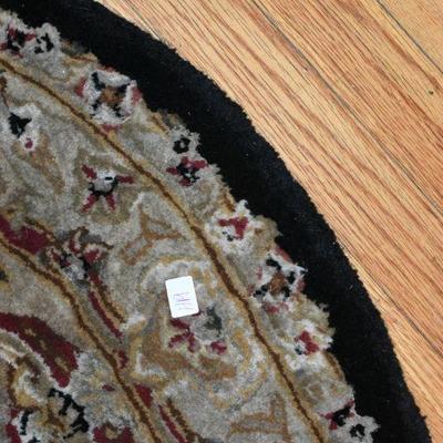 Lot H-19: Round Accent Rug