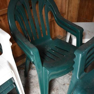 Lot O-1: 2 Green High-back Outdoor Chairs