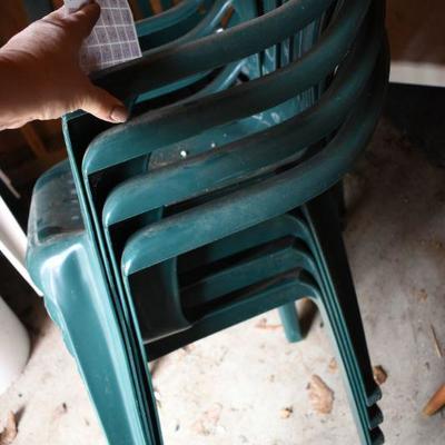 Lot O-3: 4 Green Low-back Outdoor Chairs