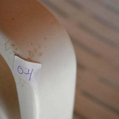 Lot O-4: 2 High High-back Outdoor Chairs