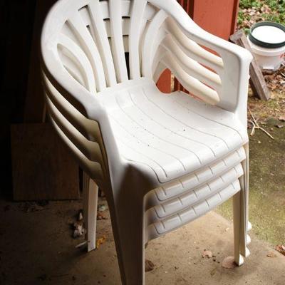Lot O-6: 4 White Low-back Outdoor Chairs