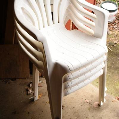 Lot O-6: 4 White Low-back Outdoor Chairs