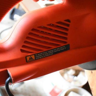 Lot O-9: Electric Black & Decker Blower