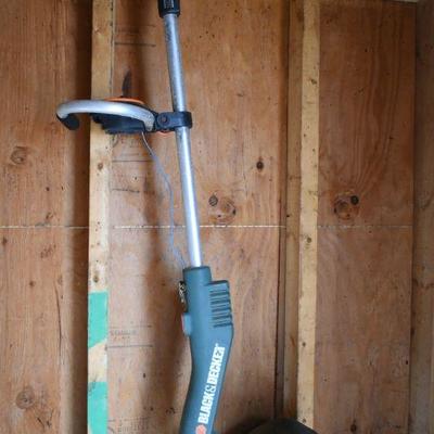 Lot O-10: Electric Black & Decker Trimmer