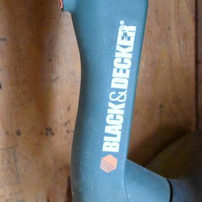 Lot O-10: Electric Black & Decker Trimmer
