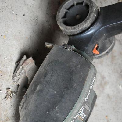 Lot O-11: Electric Black & Decker Edger