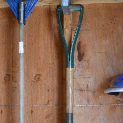 Lot O-12: Collection of Yard Tools