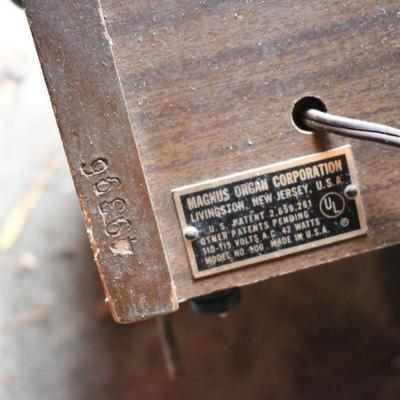 Lot O-14: Magnus Chord Organ