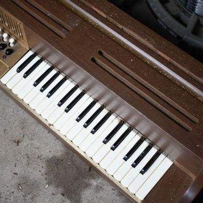Lot O-14: Magnus Chord Organ