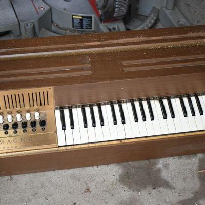 Lot O-14: Magnus Chord Organ