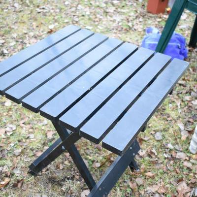 Lot O-19: Folding Plastic Outdoor Table