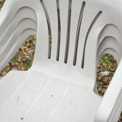 Lot O-20: 4 White Low-back Outdoor Chairs