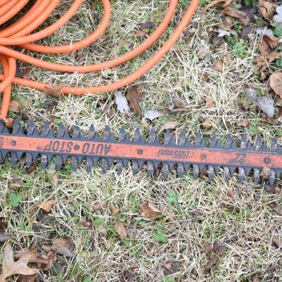 Lot O-28: Electric Hedge Trimmer - Black & Decker