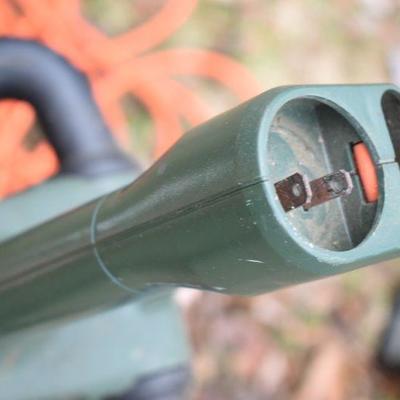 Lot O-28: Electric Hedge Trimmer - Black & Decker