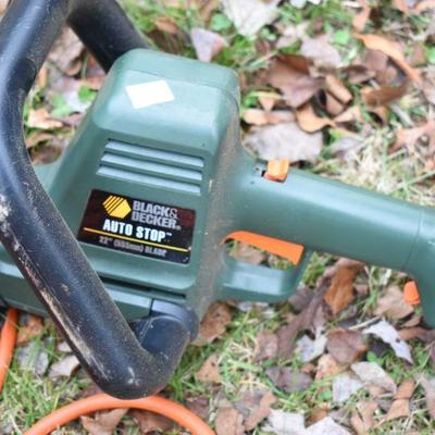 Lot O-28: Electric Hedge Trimmer - Black & Decker