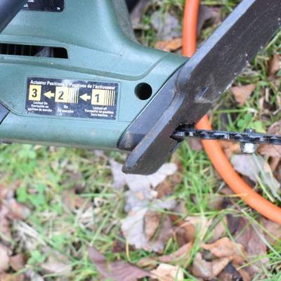 Lot O-28: Electric Hedge Trimmer - Black & Decker