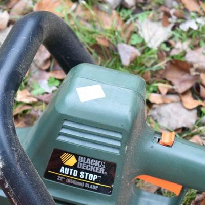 Lot O-28: Electric Hedge Trimmer - Black & Decker