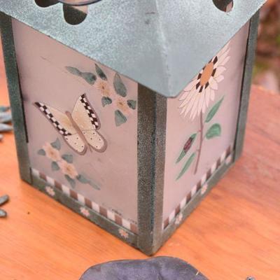 Lot O-33: Metal Yard DÃ©cor
