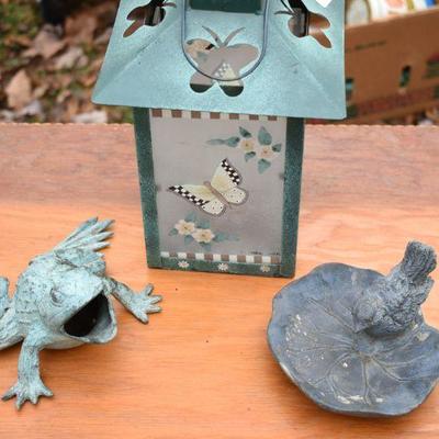Lot O-33: Metal Yard DÃ©cor