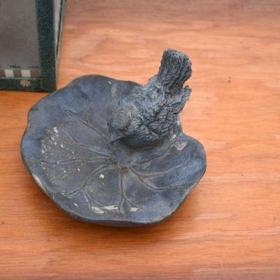 Lot O-33: Metal Yard DÃ©cor