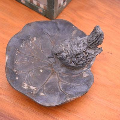 Lot O-33: Metal Yard DÃ©cor